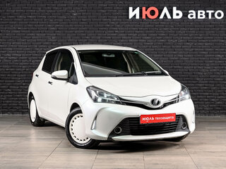 2016 Toyota Vitz III (XP130) Рестайлинг, белый, 950000 рублей, вид 3