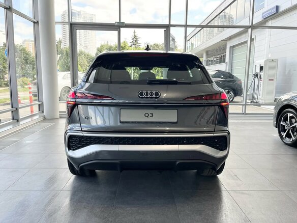 2026 Audi Q3 TFSI III (FJ), серый, 7100000 рублей - вид 4