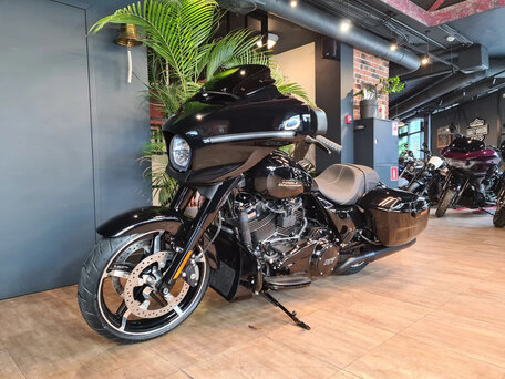 2024 Harley-Davidson Street Glide, чёрный, 3950000 рублей, вид 3