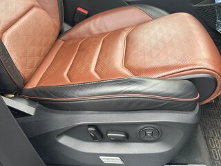 2019 Volkswagen Touareg III, коричневый, 4500000 рублей, вид 4
