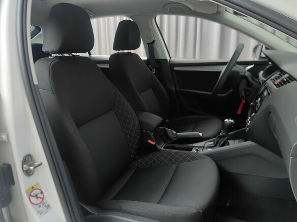 2020 Skoda Octavia III (A7) Рестайлинг, белый, 1840000 рублей - вид 7