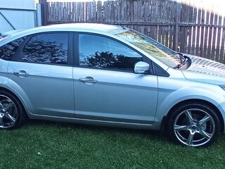 2010 Ford Focus II Рестайлинг, серебристый, 1650000 рублей, вид 2