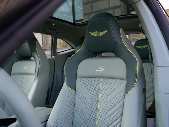2026 Aston Martin DBX DBX S I, зелёный - вид 15