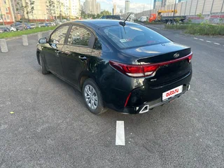 2020 Kia Rio IV Рестайлинг, чёрный, 1570000 рублей, вид 4