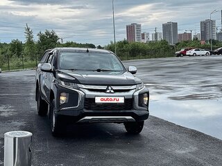 2019 Mitsubishi L200 V Рестайлинг, чёрный, 1950000 рублей, вид 1