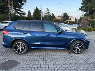 2020 BMW X5 30d IV (G05/G18), синий, 8000000 рублей, вид 4