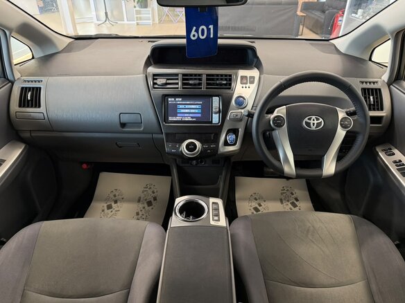 2012 Toyota Prius Alpha I (ZVW40/41), белый, 1349000 рублей - вид 16