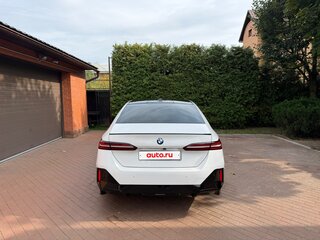 2024 BMW 5 серии 530i xDrive VIII (G60/G61/G68), белый, 6650000 рублей, вид 5