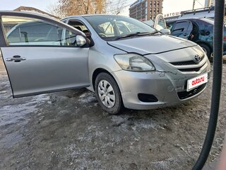 2009 Toyota Belta I, серый, 455000 рублей, вид 2
