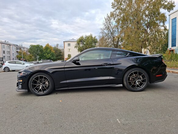 2022 Ford Mustang VI Рестайлинг, чёрный, 3480000 рублей - вид 8