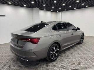 2022 Skoda Octavia IV (A8), серый, 2065000 рублей, вид 4