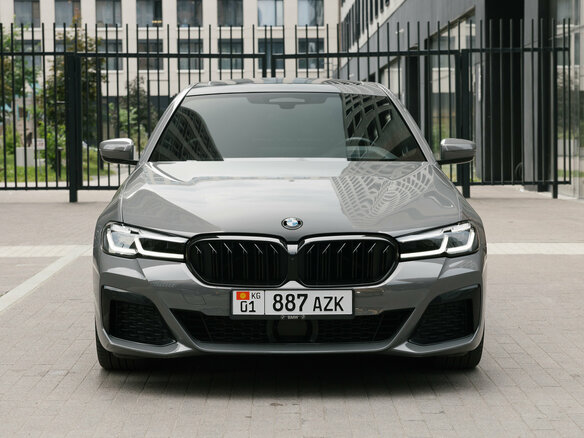 2020 BMW 5 серии 530i xDrive VII (G30/G31/G38) Рестайлинг, серый - вид 3