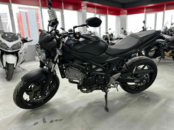 2016 Suzuki SV 650, серый, 555000 рублей - вид 1