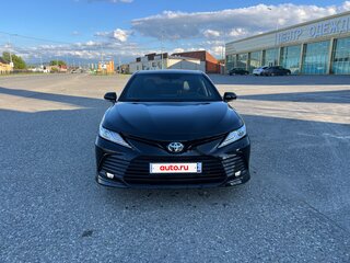 2021 Toyota Camry VIII (XV70) Рестайлинг, чёрный, 2980000 рублей, вид 2