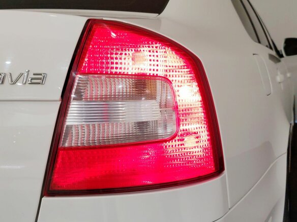 2013 Skoda Octavia DSG7 II (A5) Рестайлинг, белый - вид 22