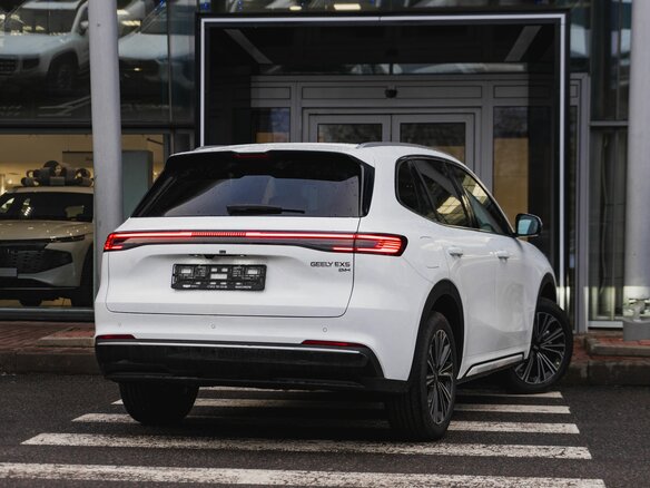 2026 Geely EX5 Гибрид EM-i, белый - вид 7