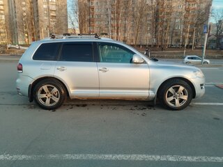 2007 Volkswagen Touareg I Рестайлинг, серебристый, 850000 рублей, вид 5