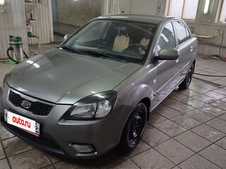 2011 Kia Rio II Рестайлинг, серебристый, 550000 рублей, вид 1