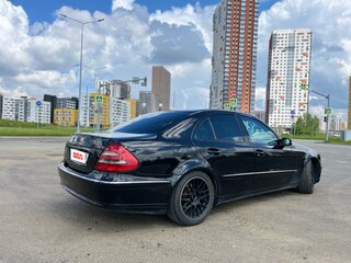 2004 Mercedes-Benz E-Класс 240 III (W211, S211), чёрный, 700000 рублей, вид 4
