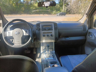 2011 Nissan Navara (Frontier) III (D40) Рестайлинг, чёрный, 1190000 рублей, вид 4