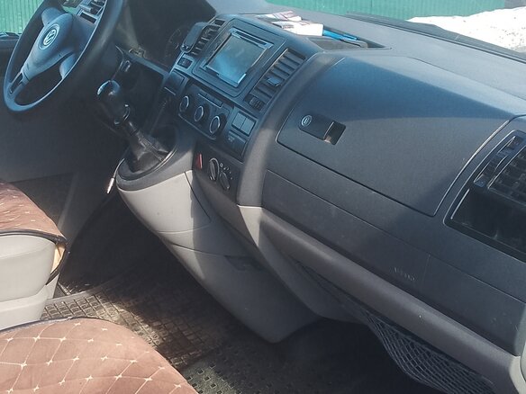 2010 Volkswagen Transporter, серый, 1170000 рублей - вид 2