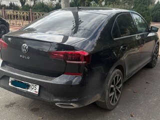 2022 Volkswagen Polo VI, чёрный, 2100000 рублей, вид 3
