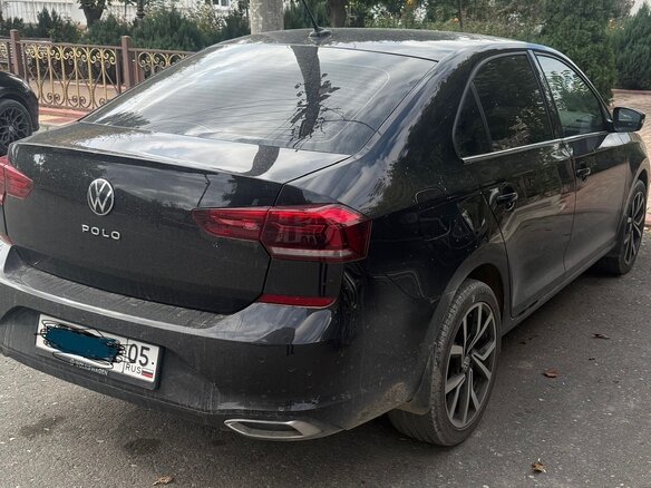 2022 Volkswagen Polo VI, чёрный - вид 2