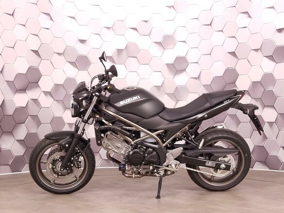 2024 Suzuki SV 650, чёрный - вид 3
