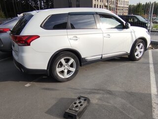 2015 Mitsubishi Outlander III Рестайлинг 2, белый, 1550000 рублей, вид 1