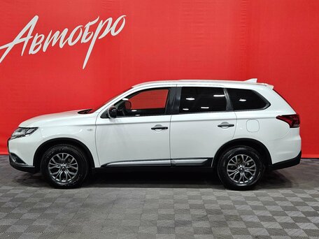 2019 Mitsubishi Outlander III Рестайлинг 3, белый, 2025000 рублей, вид 2