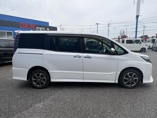 2020 Toyota Noah III (R80) Рестайлинг, белый, 2163000 рублей, вид 3