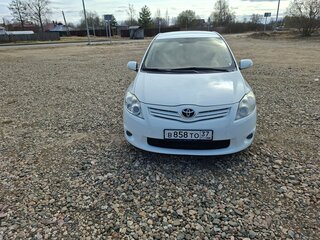 2010 Toyota Auris I Рестайлинг, белый, 650000 рублей, вид 3