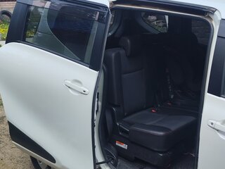 2017 Toyota Sienta II, белый, 1400000 рублей, вид 4