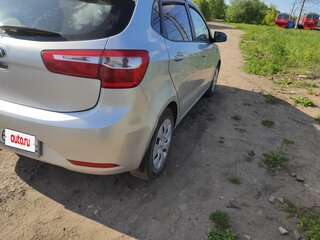 2013 Kia Rio 5-speed III, серебристый, 800000 рублей, вид 3