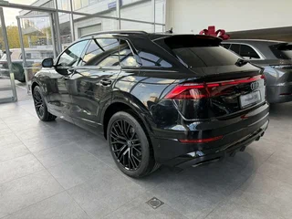 2025 Audi Q8 45 TDI I (4M) Рестайлинг, чёрный, 14000000 рублей, вид 2