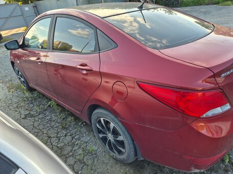 2016 Hyundai Solaris I Рестайлинг, красный, 624000 рублей, вид 4