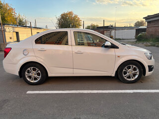 2013 Chevrolet Aveo II, белый, 620000 рублей, вид 3