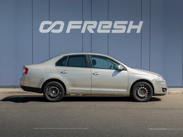 2009 Volkswagen Jetta V, бежевый, 480000 рублей - вид 4