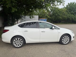 2013 Opel Astra J Рестайлинг, белый, 780000 рублей, вид 2