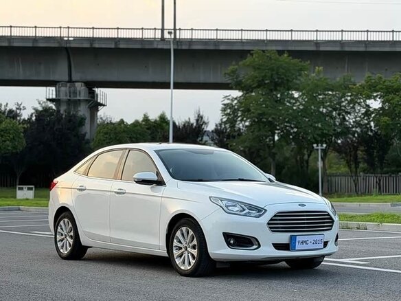 2016 Ford Escort VI, белый, 1000000 рублей - вид 2