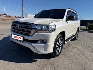 2015 Toyota Land Cruiser 200 Series Рестайлинг 2, белый, 5650000 рублей, вид 3