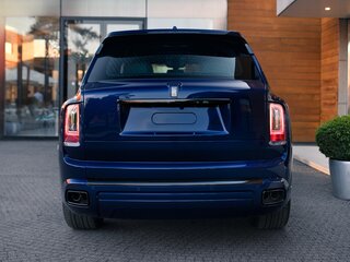 2024 Rolls-Royce Cullinan Black Badge I (Series I), синий, 79000000 рублей, вид 5