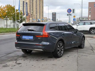 2023 Volvo V60 Cross Country II, синий, 6250000 рублей, вид 4