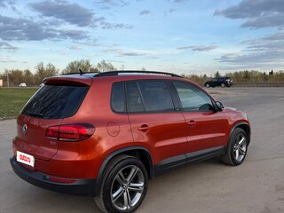 2016 Volkswagen Tiguan Euro 6 I Рестайлинг, красный, 1400000 рублей, вид 4