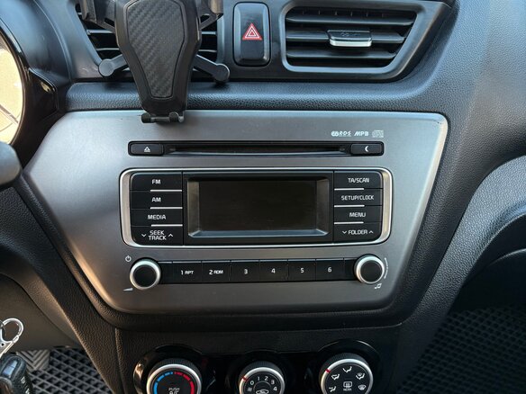 2015 Kia Rio III Рестайлинг, белый - вид 19