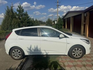 2016 Hyundai Solaris I Рестайлинг, белый, 800000 рублей, вид 1