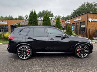 2022 BMW X5 45e IV (G05/G18), чёрный, 7300000 рублей, вид 4