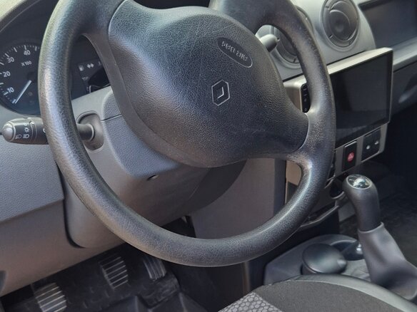 2009 Renault Logan I, красный - вид 4