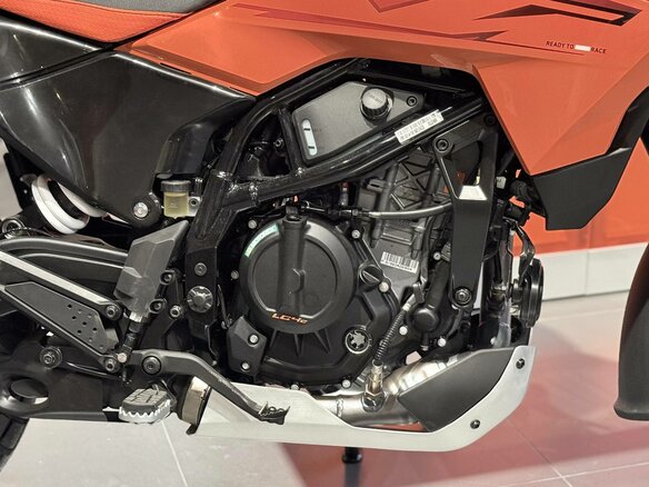2025 KTM 390 Adventure X, оранжевый, 720000 рублей - вид 3