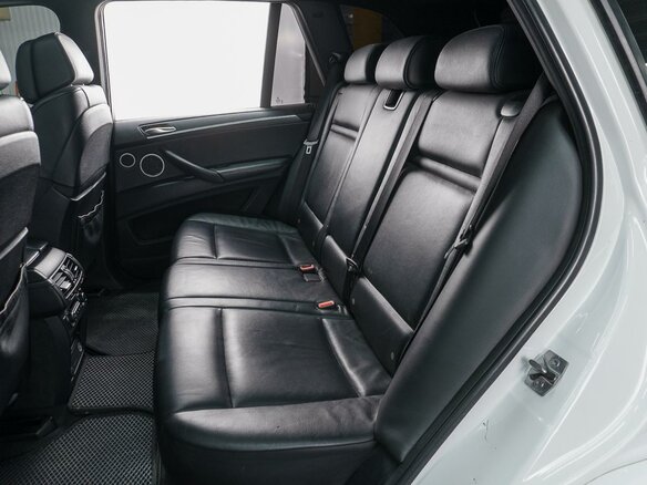 2011 BMW X5 M I (E70), белый - вид 8